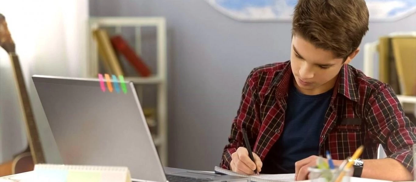 Υπ.Παιδείας: Voucher 200 ευρώ σε μαθητές & φοιτητές για αγορά τεχνολογικού εξοπλισμού - Οι δικαιούχοι